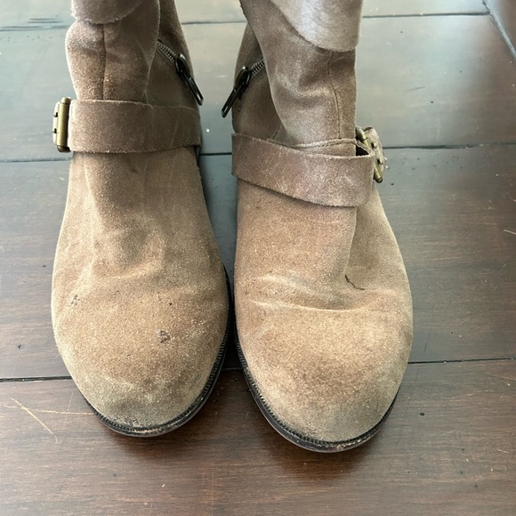 UGG Boots - Picture 4 of 4